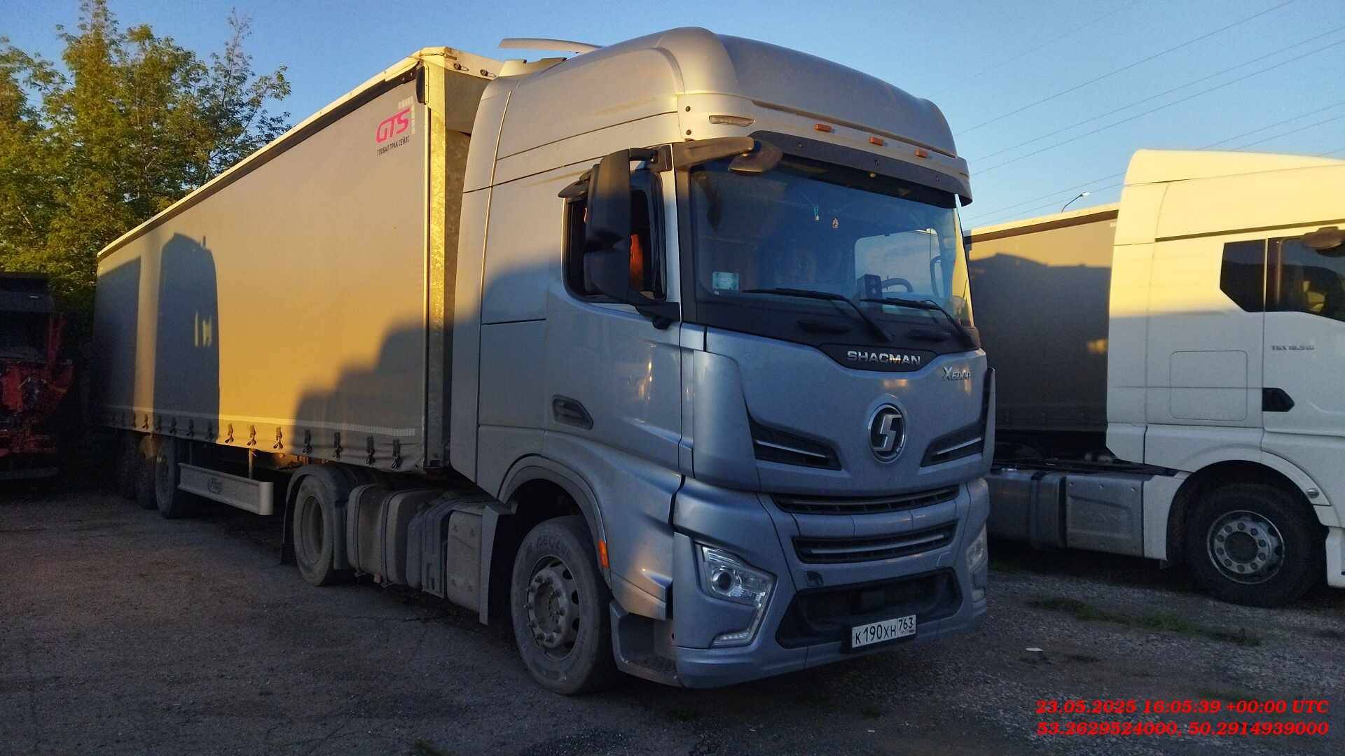 Shacman SX4188YY381