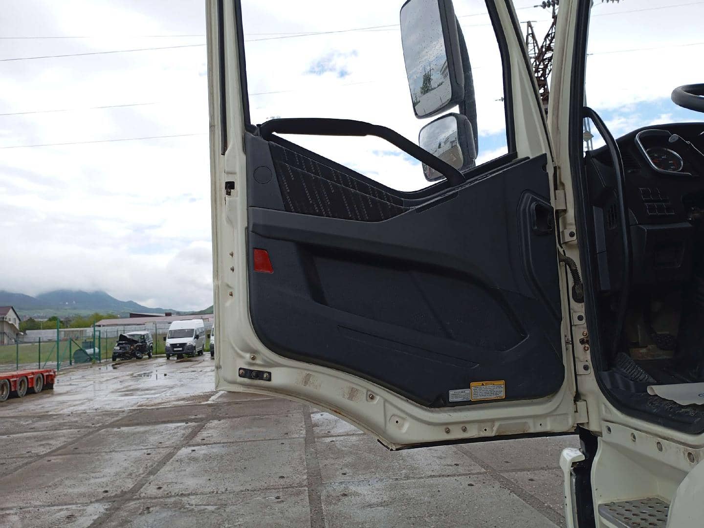 FAW CA3250P66K24T1E5 6х4,  235 335 км, 2023 года в лизинг