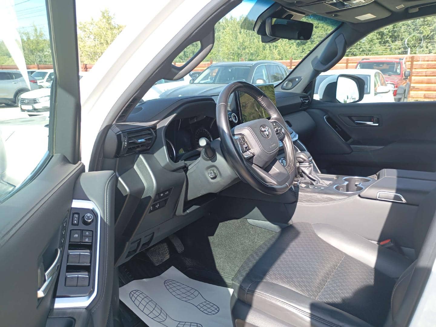 Toyota Land Cruiser 300,  74 139 км, 2024 года в лизинг