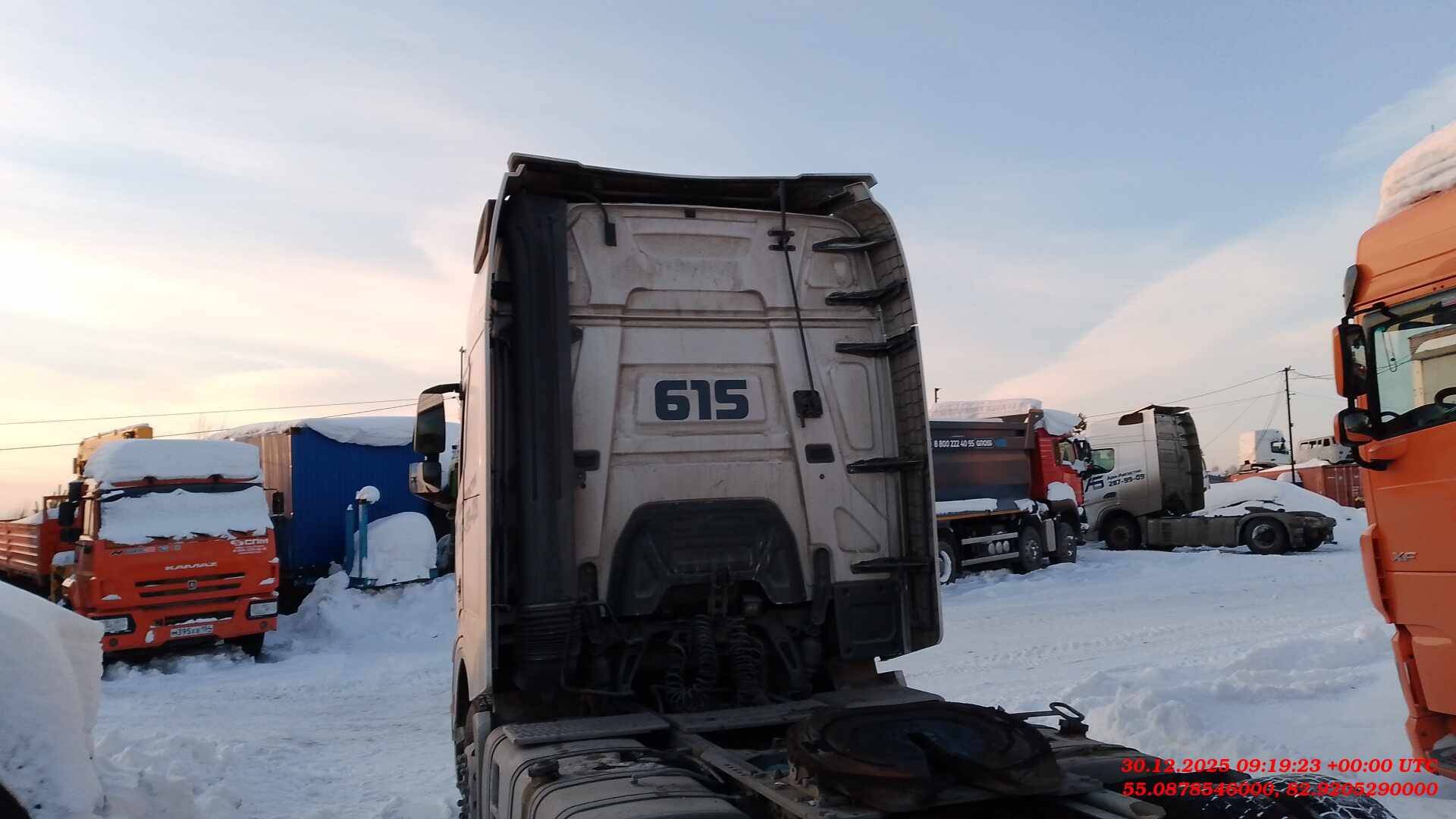 Shacman SX4188Y3381,  200 343 км, 2023 года в лизинг