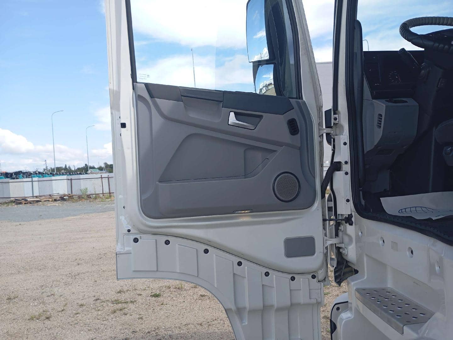 DongFeng DFH4186 (KX),  734 912 км, 2023 года в лизинг