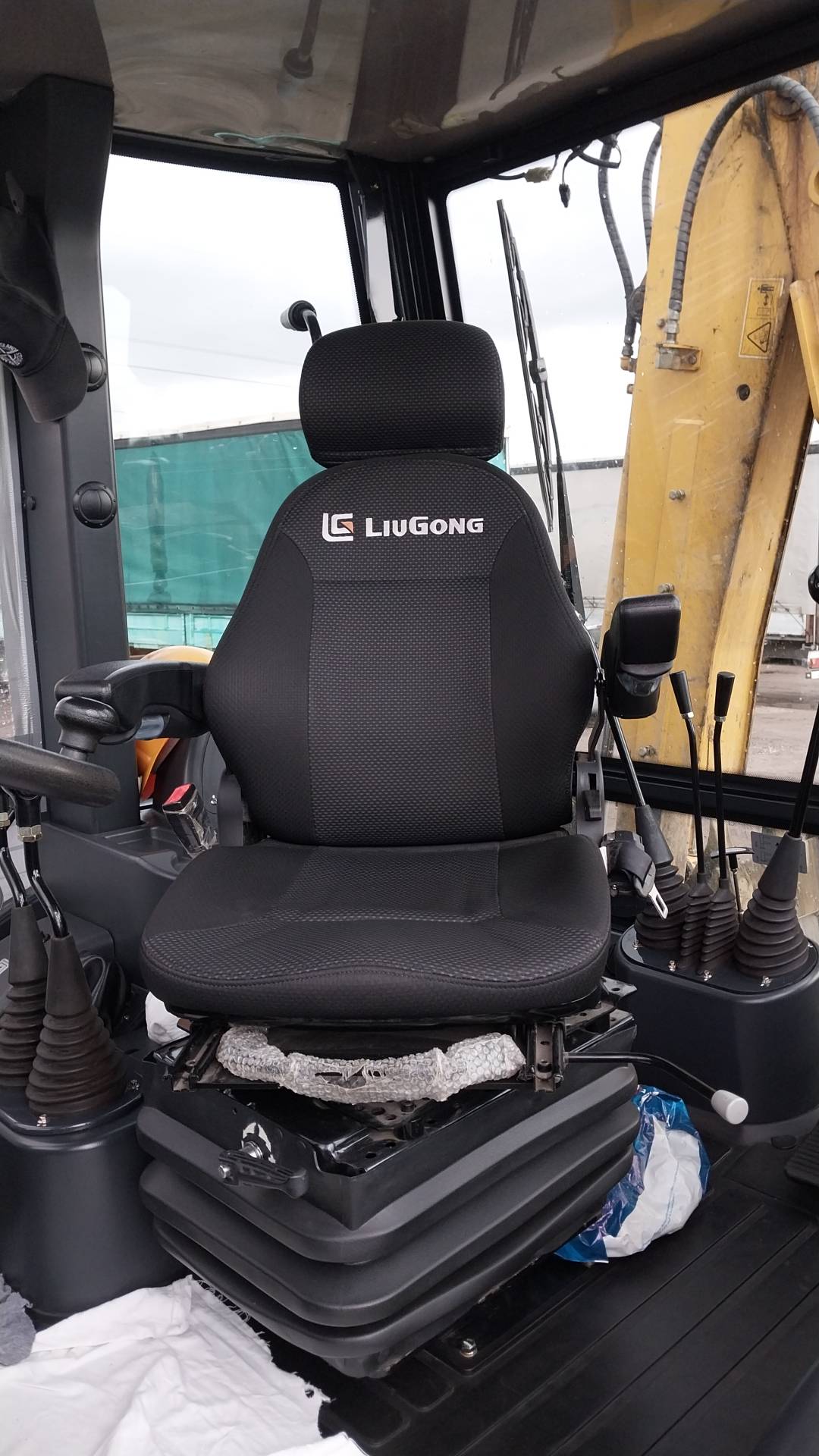 LiuGong CLG 777А, 2023 года в лизинг