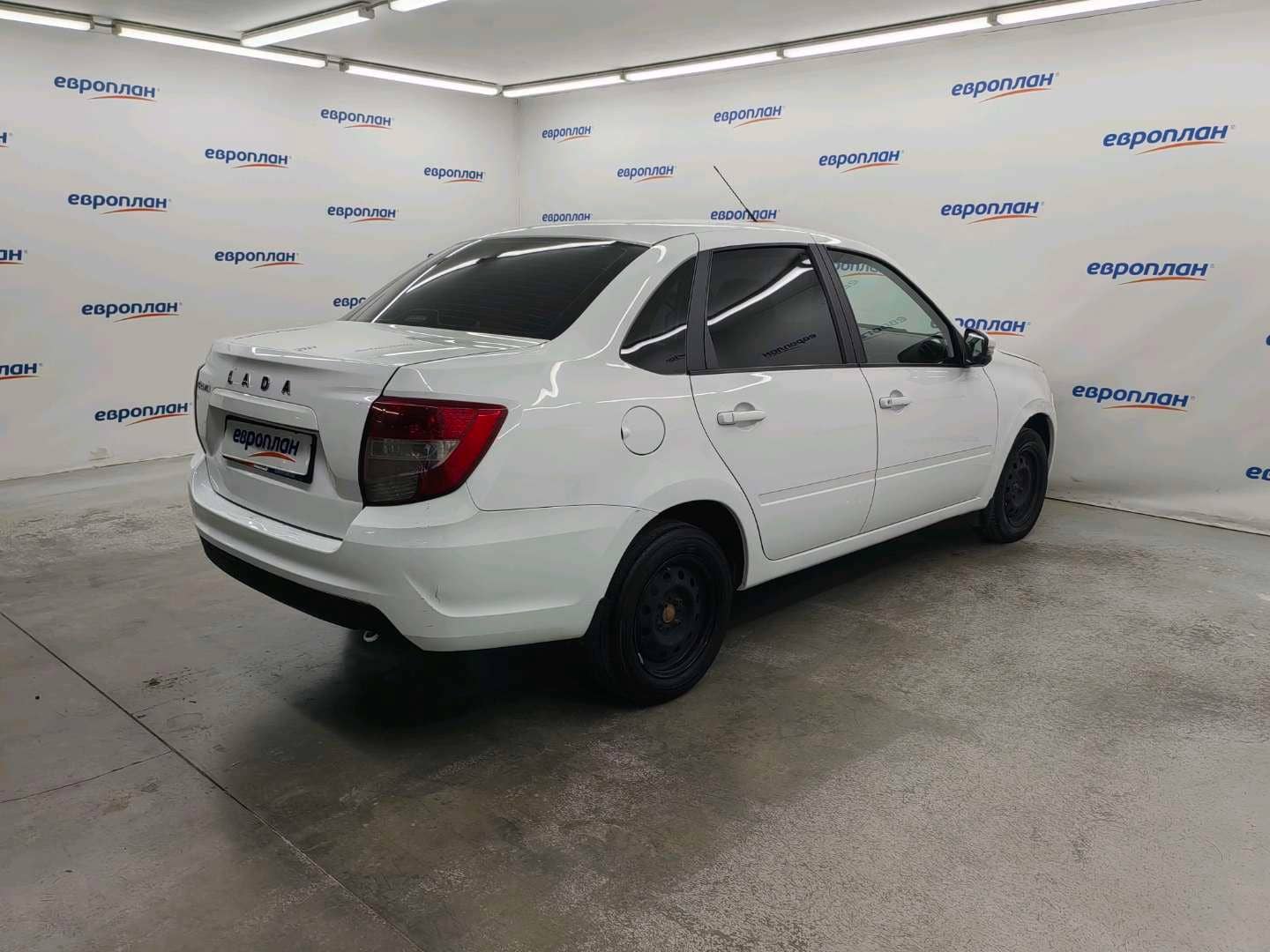 Lada Granta седан,  140 167 км, 2023 года в лизинг