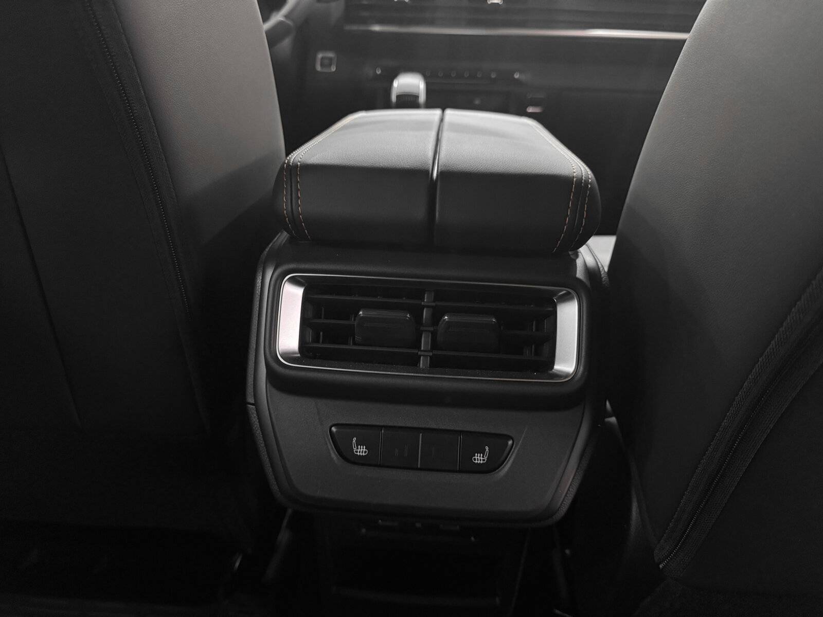 Geely Okavango Flagship 2.0T 7DCT 2WD