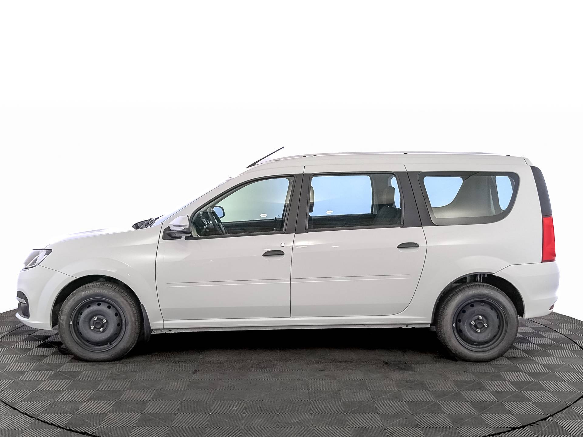 Lada Largus универсал Classic 5 мест 1.6 90hp 5MT