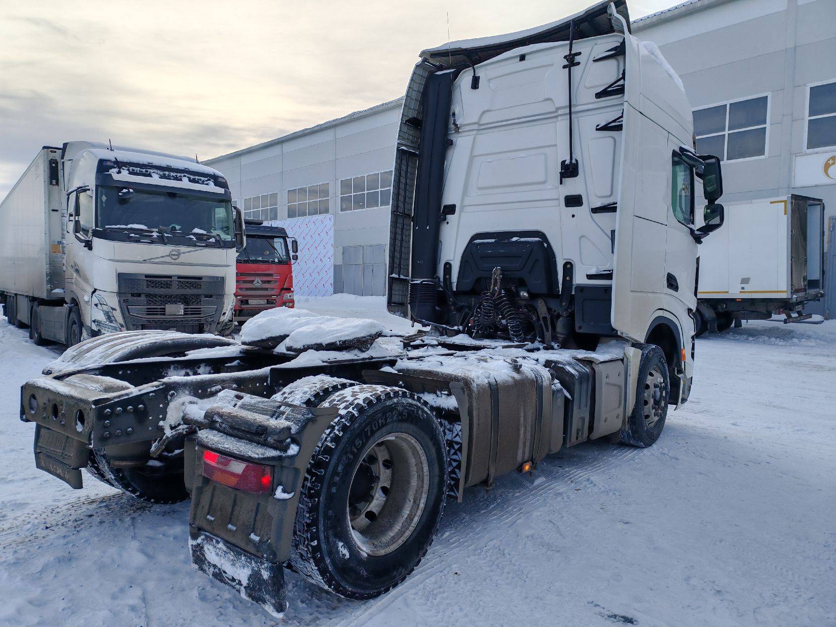 Shacman SX4188YY381,  321 273 км, 2023 года в лизинг