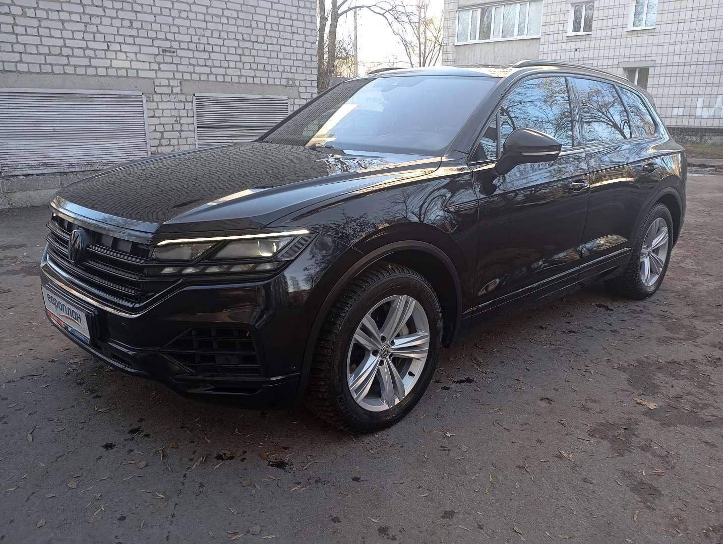 Volkswagen Touareg,  271 484 км, 2018 года в лизинг