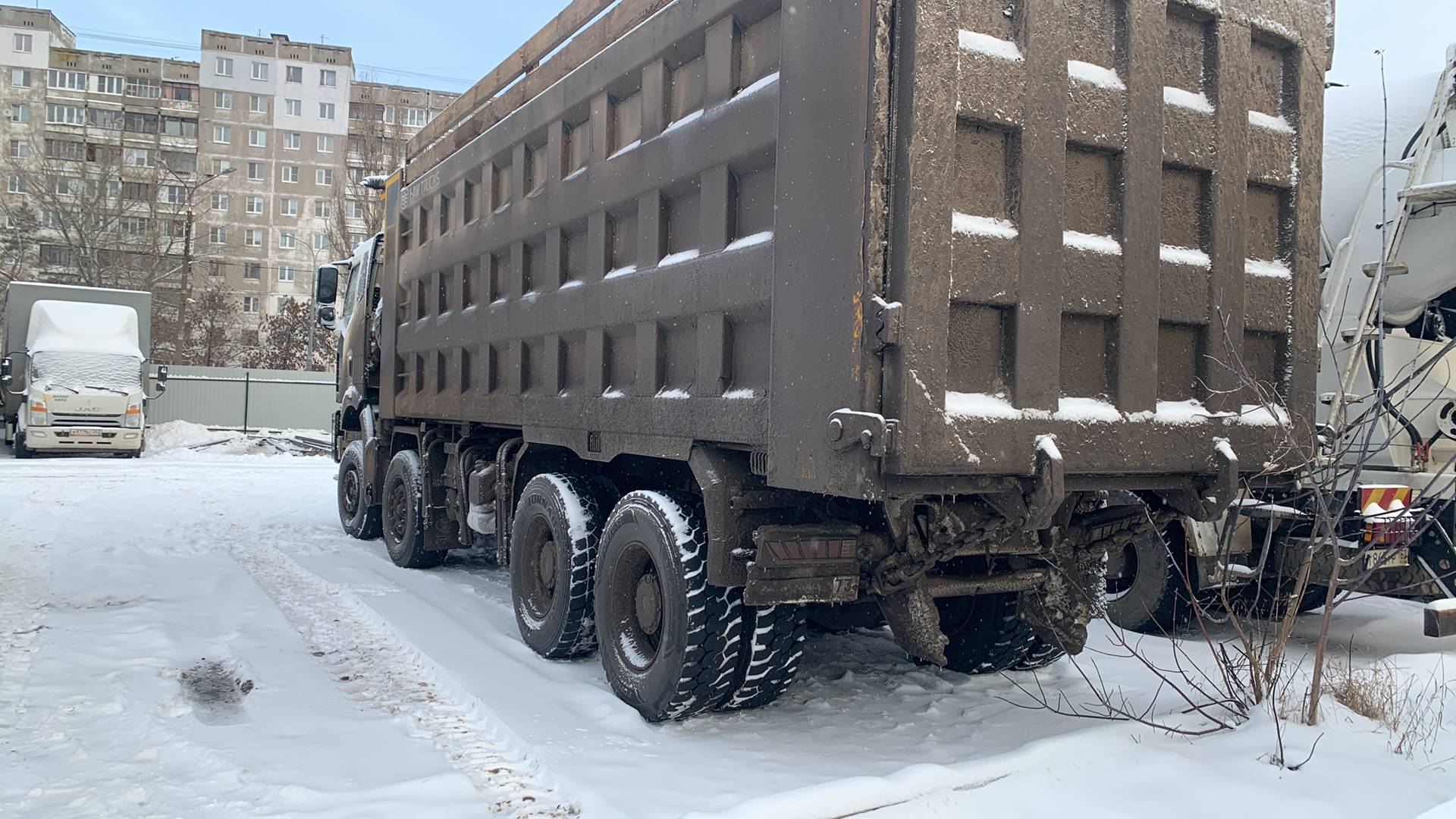 FAW CA3310P66K24T4E5 8х4,  150 548 км, 2023 года в лизинг