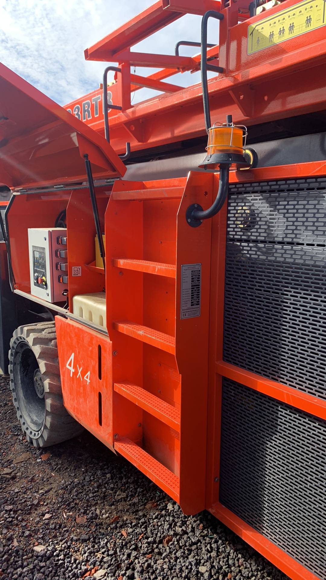 Dingli JCPT1823RTB Самоходный ножничный подъемник,  537 км, 2023 года в лизинг