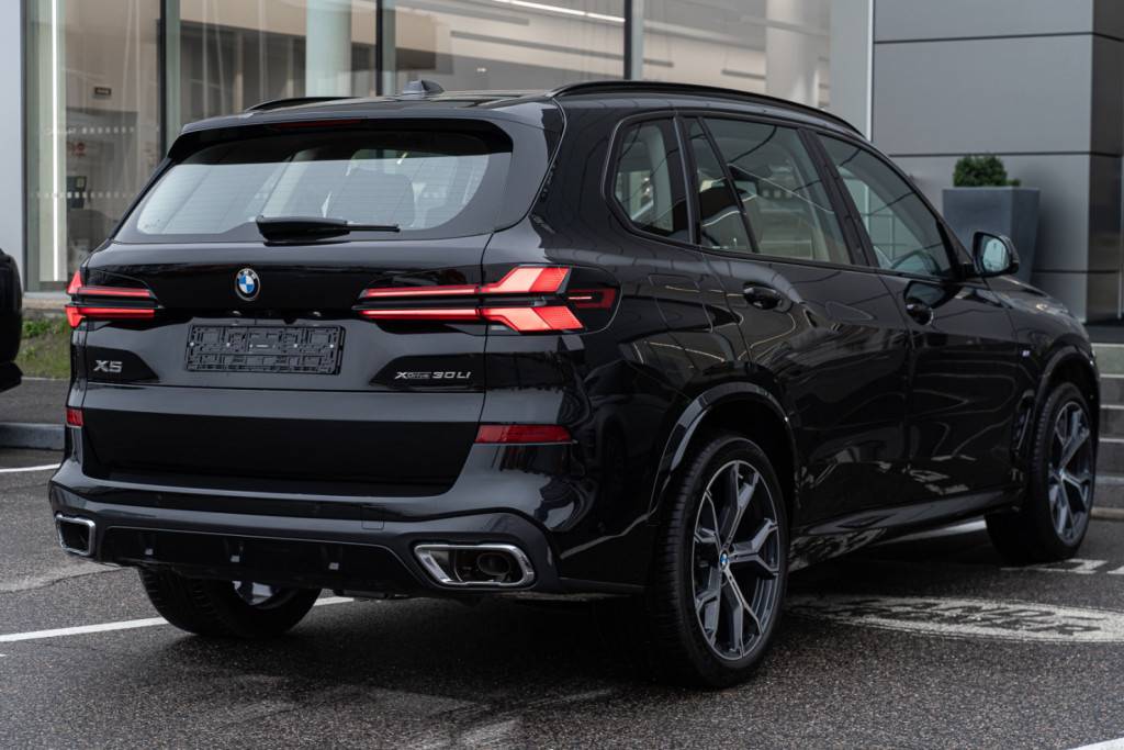 BMW X5 xDrive30Li AT Premium M Sport