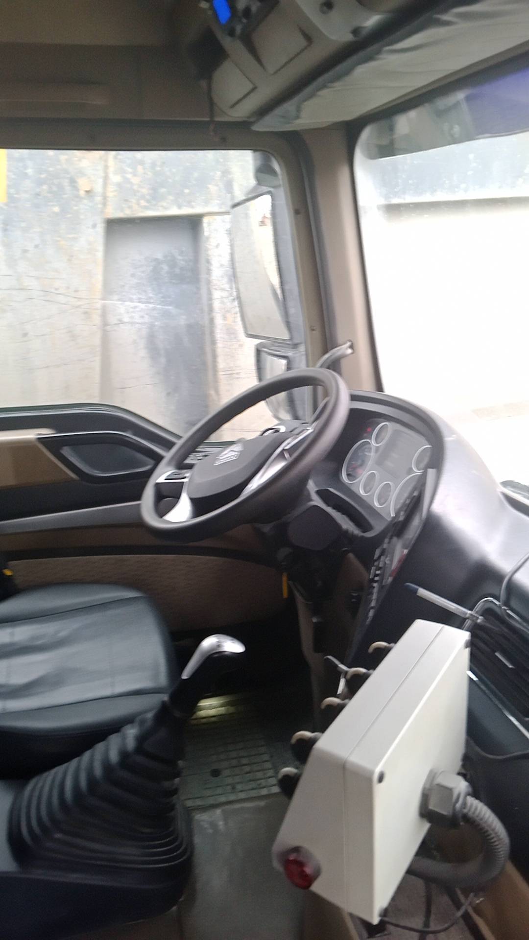 HOWO ZZ3317V386GE1 8х4,  127 142 км, 2023 года в лизинг