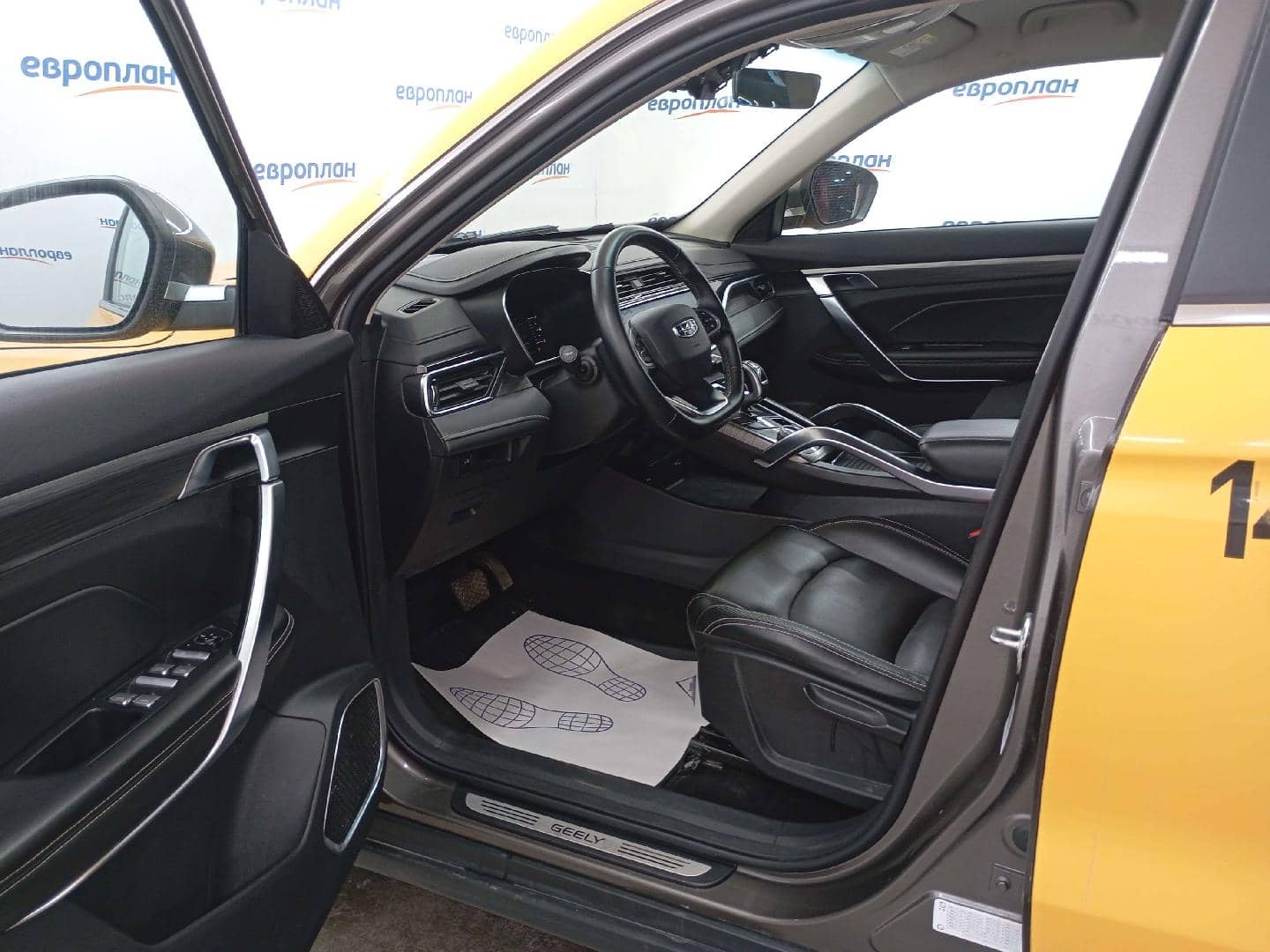 Geely Atlas Pro,  210 260 км, 2023 года в лизинг