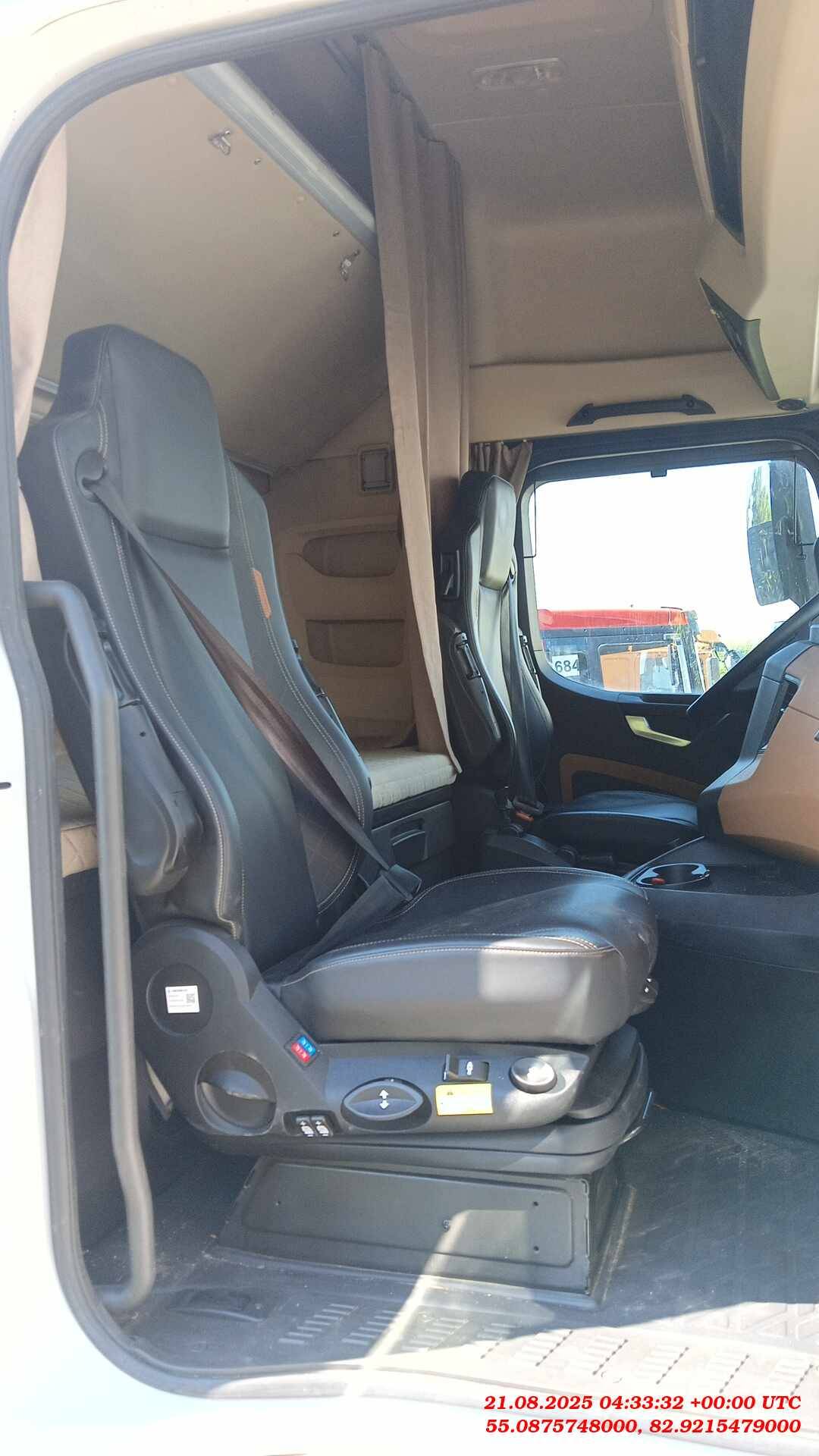 Shacman SX4188YY381,  214 520 км, 2023 года в лизинг