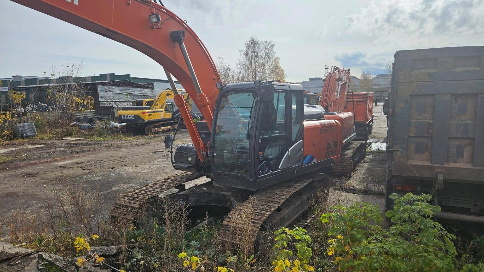 HITACHI ZX200LC-5G
