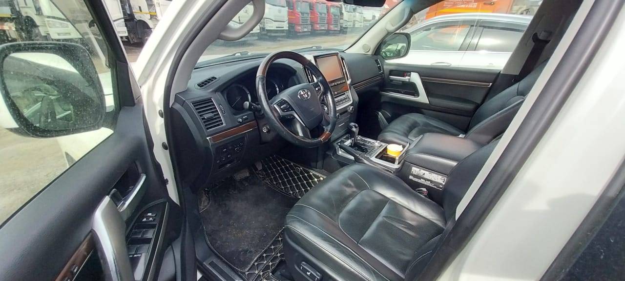 Toyota Land Cruiser 200,  217 893 км, 2016 года в лизинг
