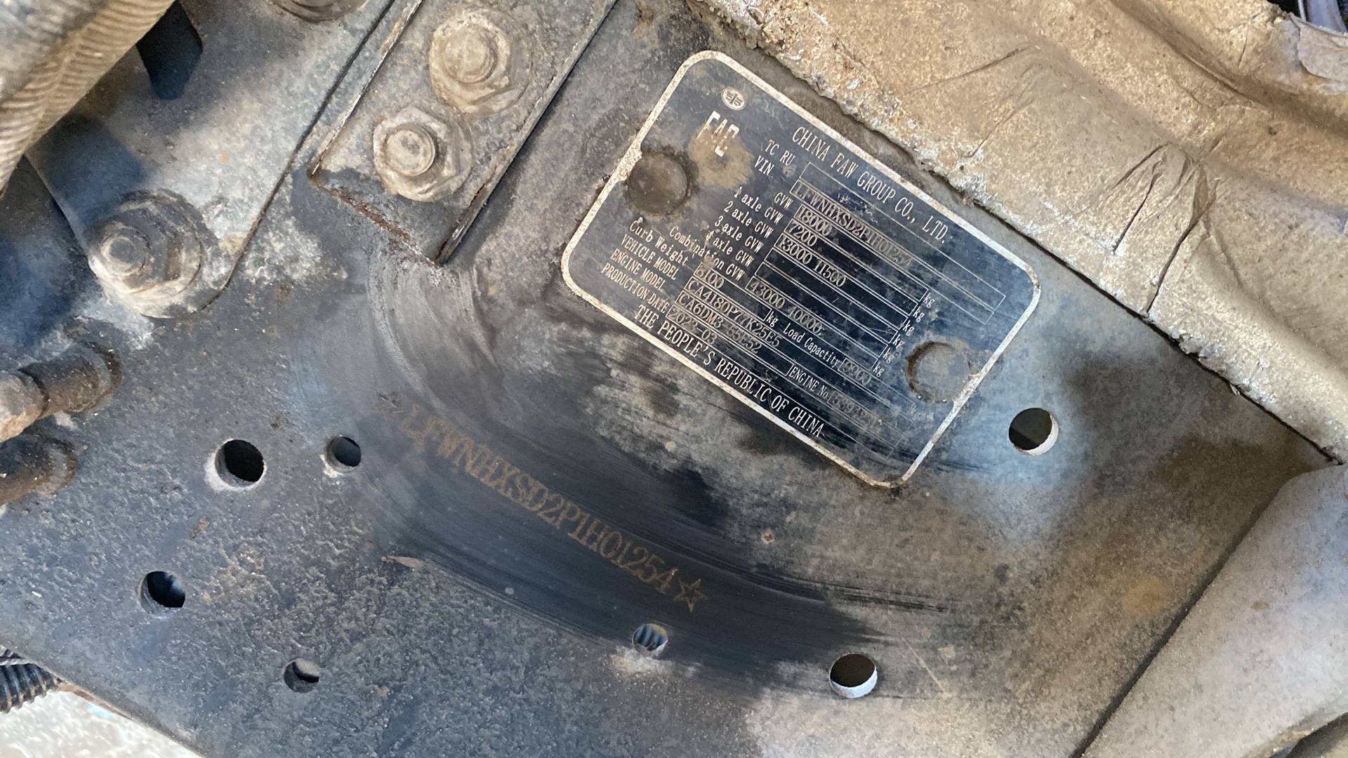 FAW CA4180P77K25E5 4x2,  264 176 км, 2023 года в лизинг