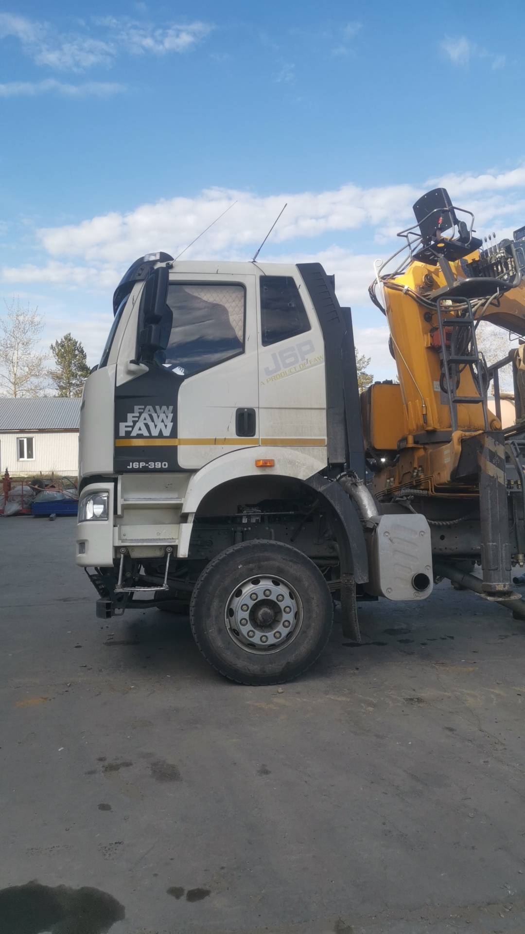 FAW CA3250P66K2T1E5  6х4,  24 170 км, 2024 года в лизинг