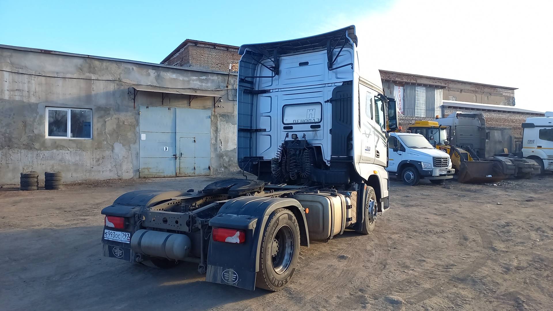 FAW CA4180P77K25E5 4x2,  385 534 км, 2023 года в лизинг