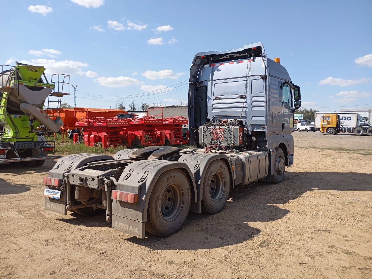 Sitrak С7Н MAX 6×4 ZZ4256V364HE,  205 191 км, 2023 года в лизинг