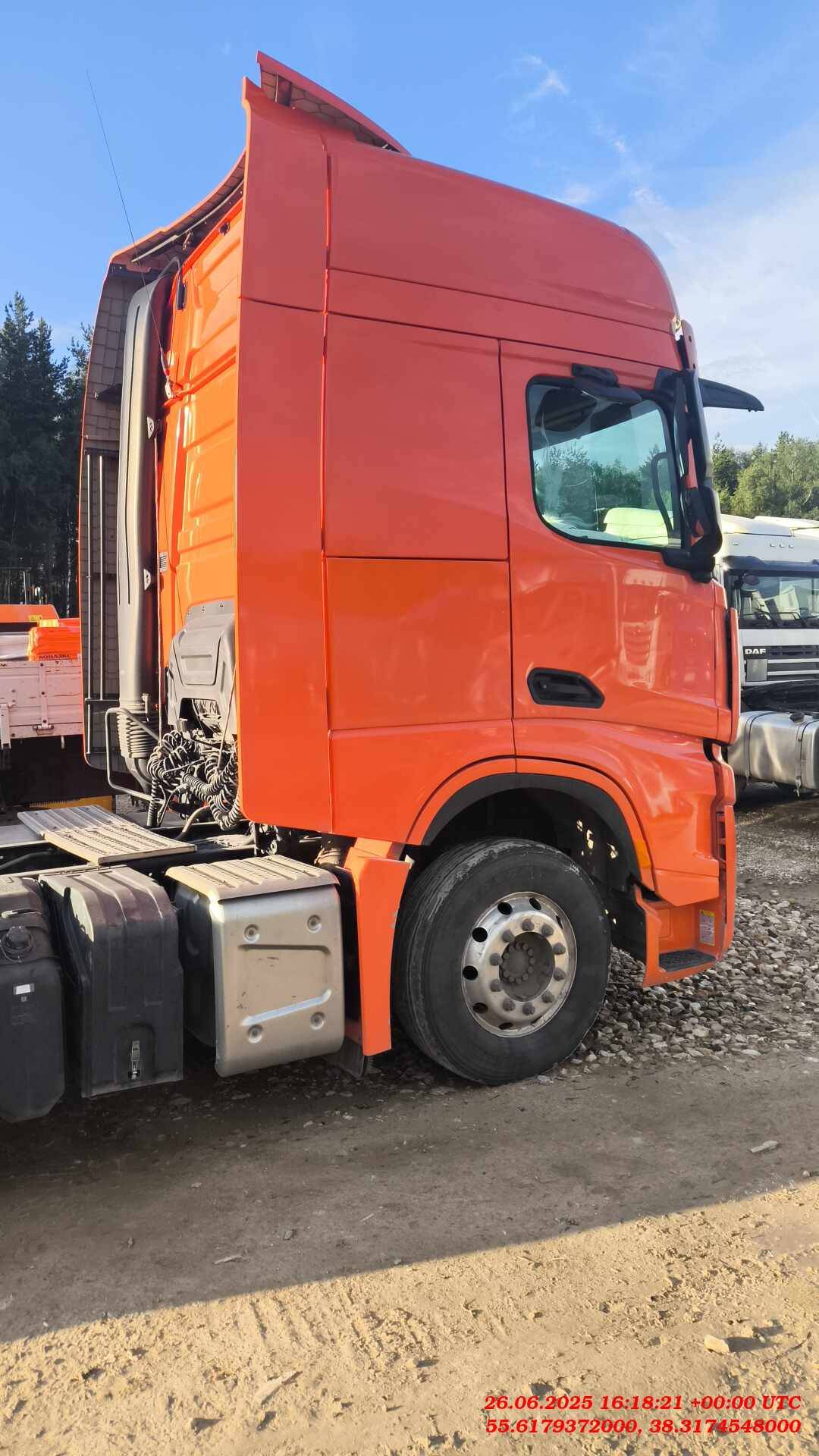 Shacman SX4188YY381,  320 916 км, 2023 года в лизинг
