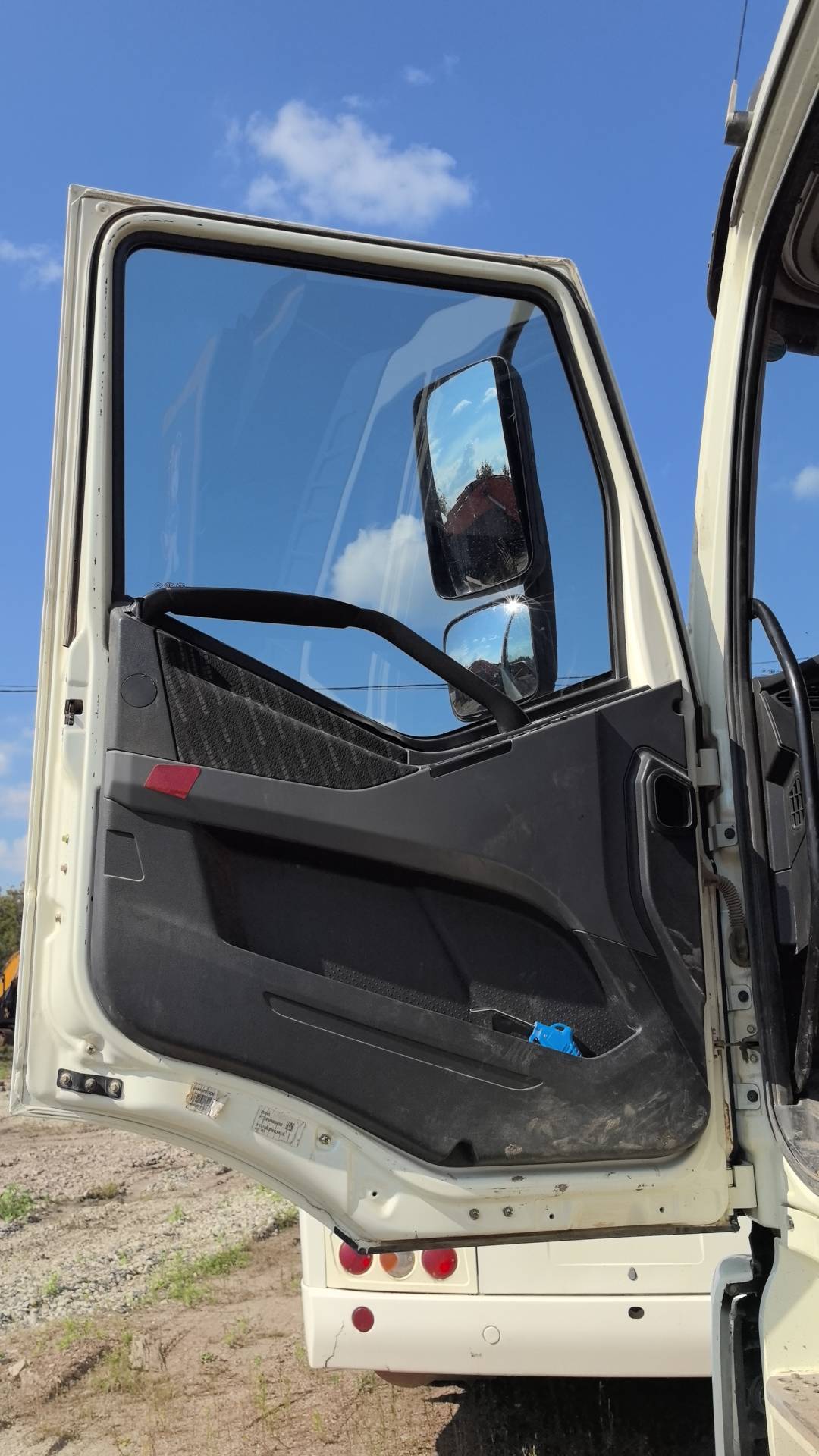 FAW CA3250P66K24T1E5 6х4,  115 489 км, 2023 года в лизинг