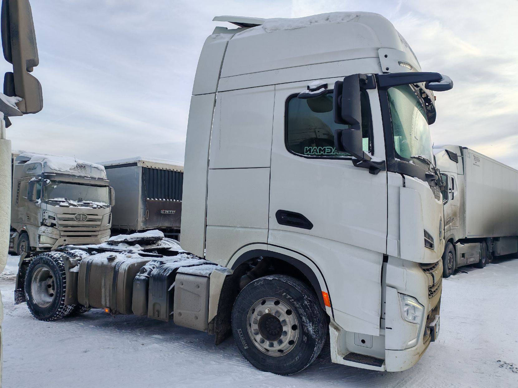 Shacman SX4188YY381,  321 273 км, 2023 года в лизинг