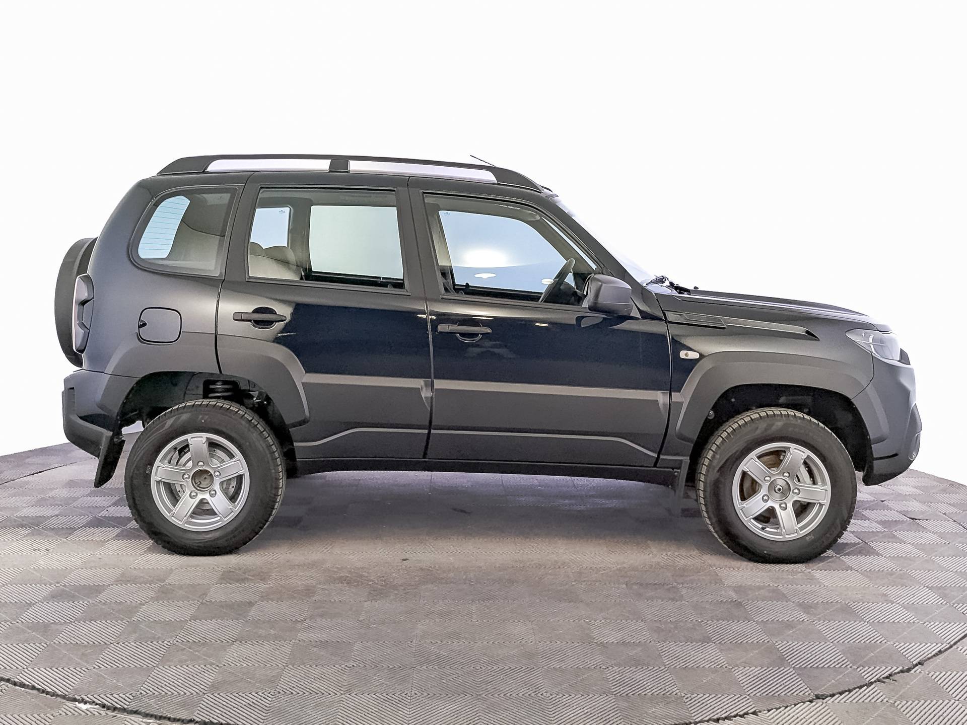 Lada Niva Travel Комфорт 24 Мультимедиа 1.7 80 л.с. МТ (Comfort 24 MMS)