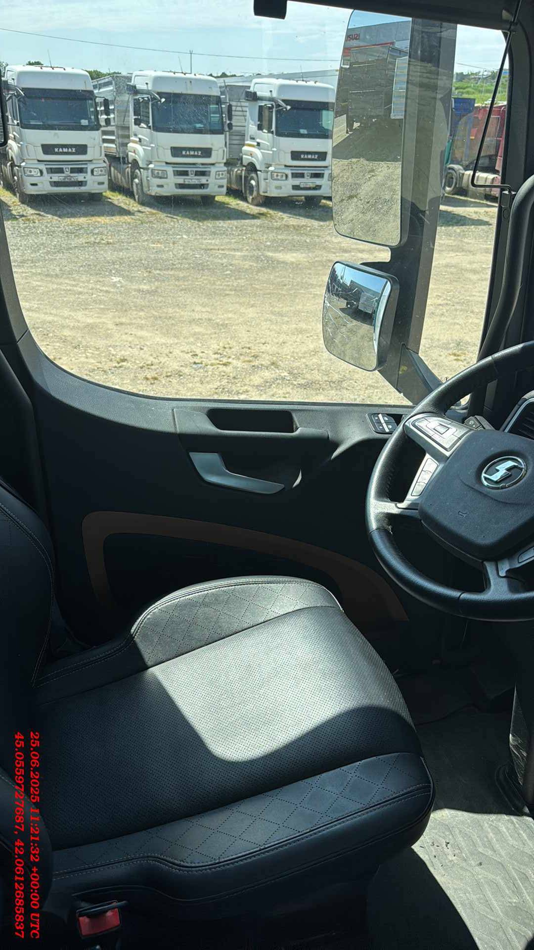 Shacman SX4188YY381,  70 000 км, 2024 года