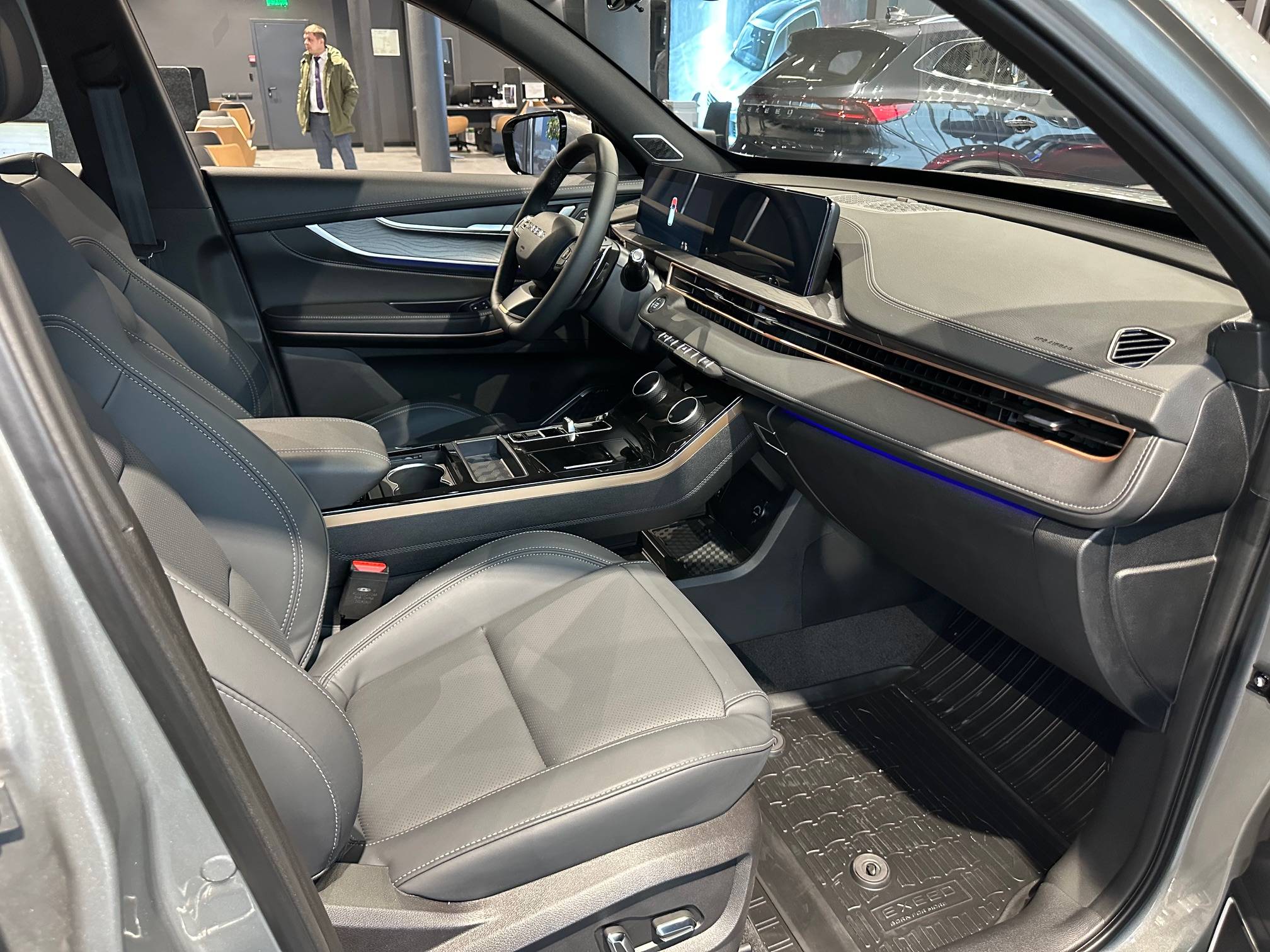 EXEED LX Premium 1.6T 7DCT 4WD