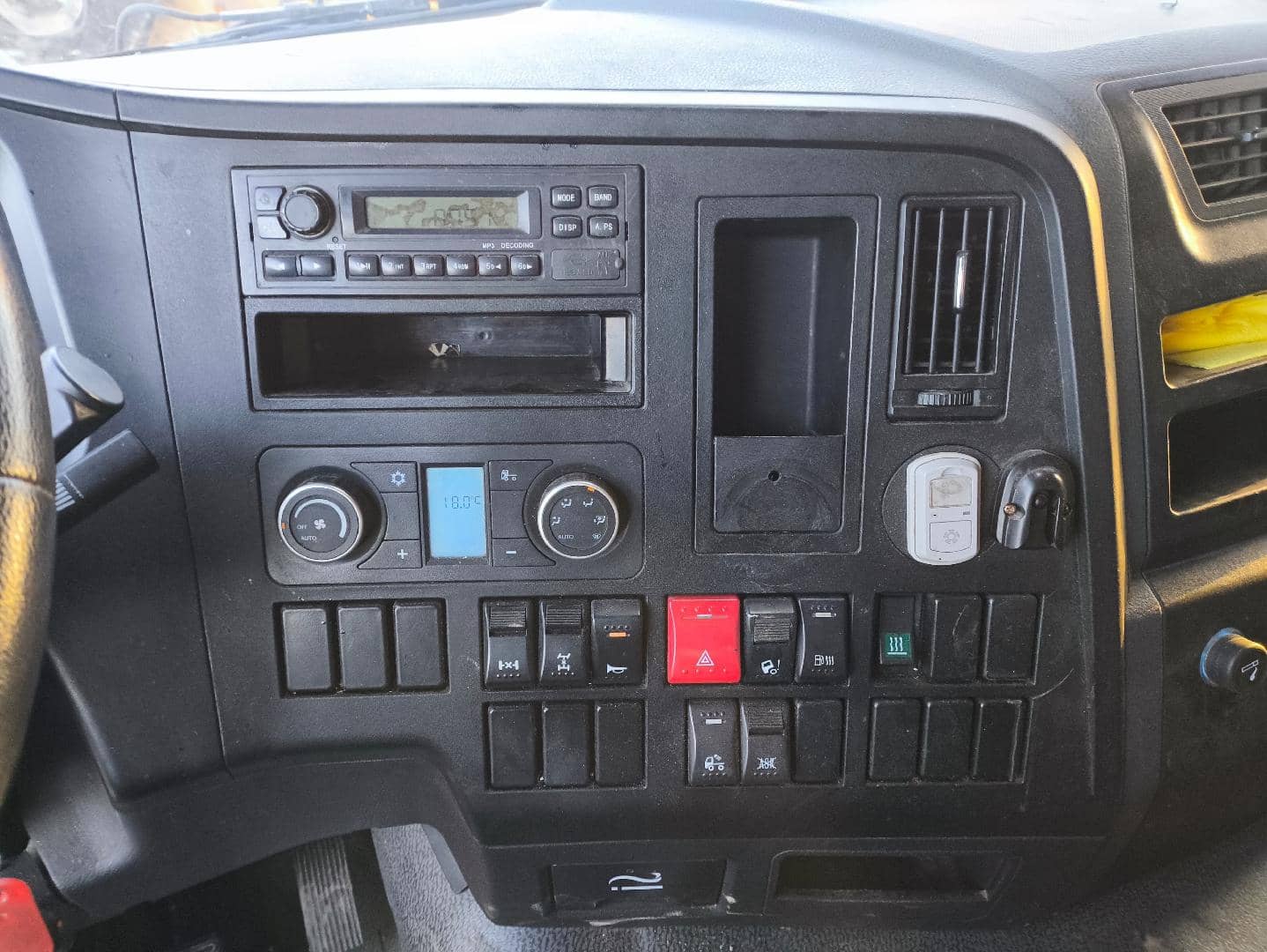 Shacman SX42584W324,  235 138 км, 2022 года в лизинг
