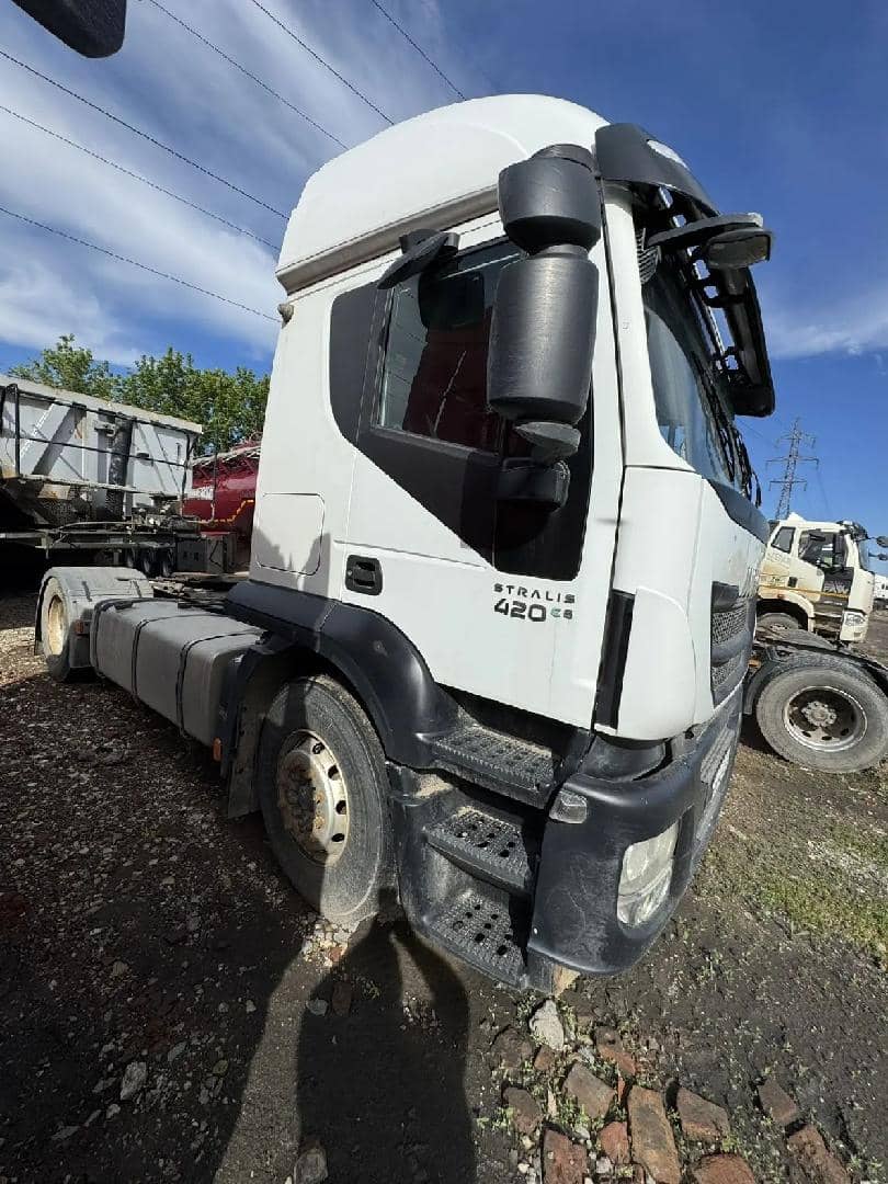 IVECO Stralis AT440S42T/P RR 4x2 (HI-ROAD)