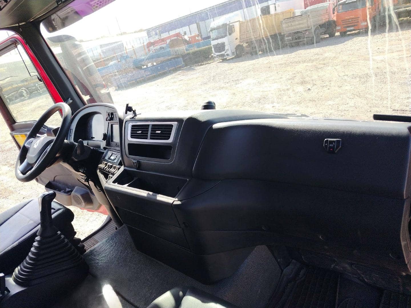 Sitrak ZZ4406V395ME 6x6,  92 092 км, 2024 года в лизинг