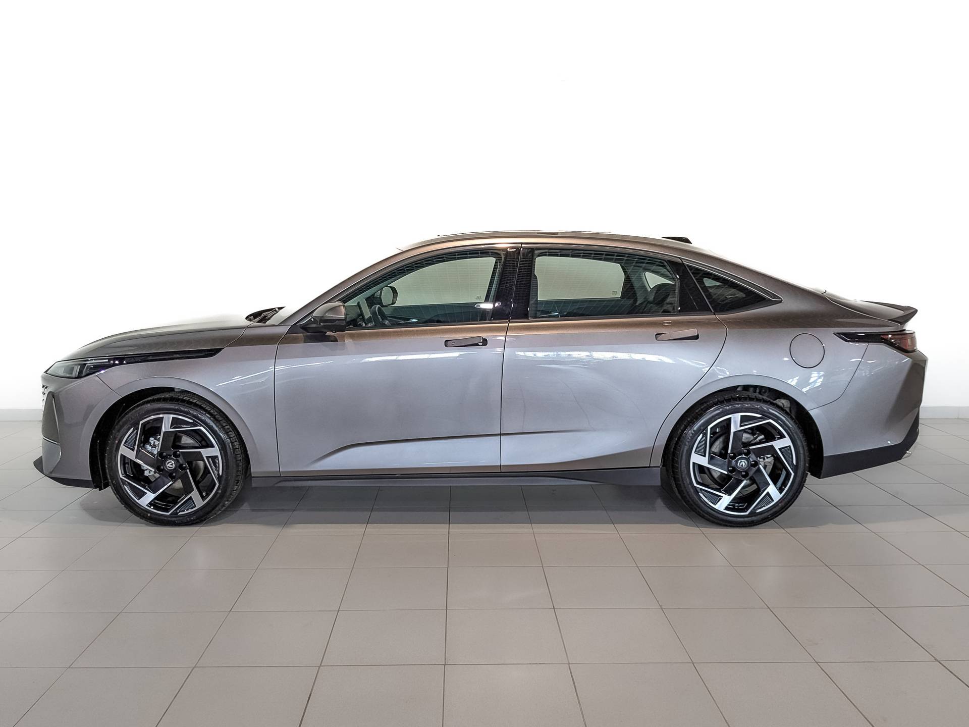 Changan Lamore Tech 1.5 DCT 180hp 2WD 