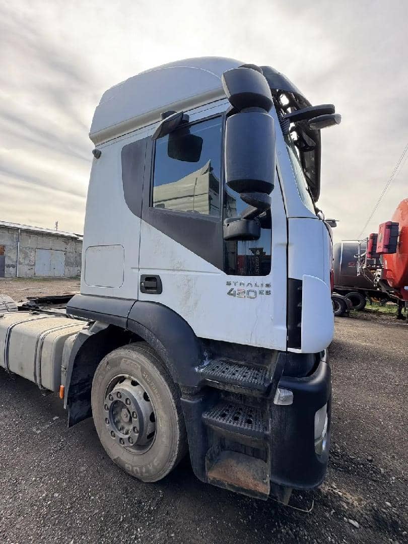 IVECO Stralis AT440S42T/P RR 4x2 (HI-ROAD)