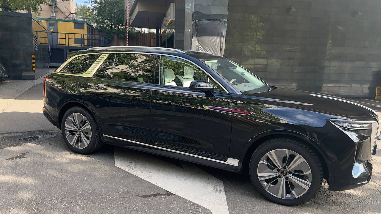 Hongqi E-HS9,  12 650 км, 2023 года в лизинг