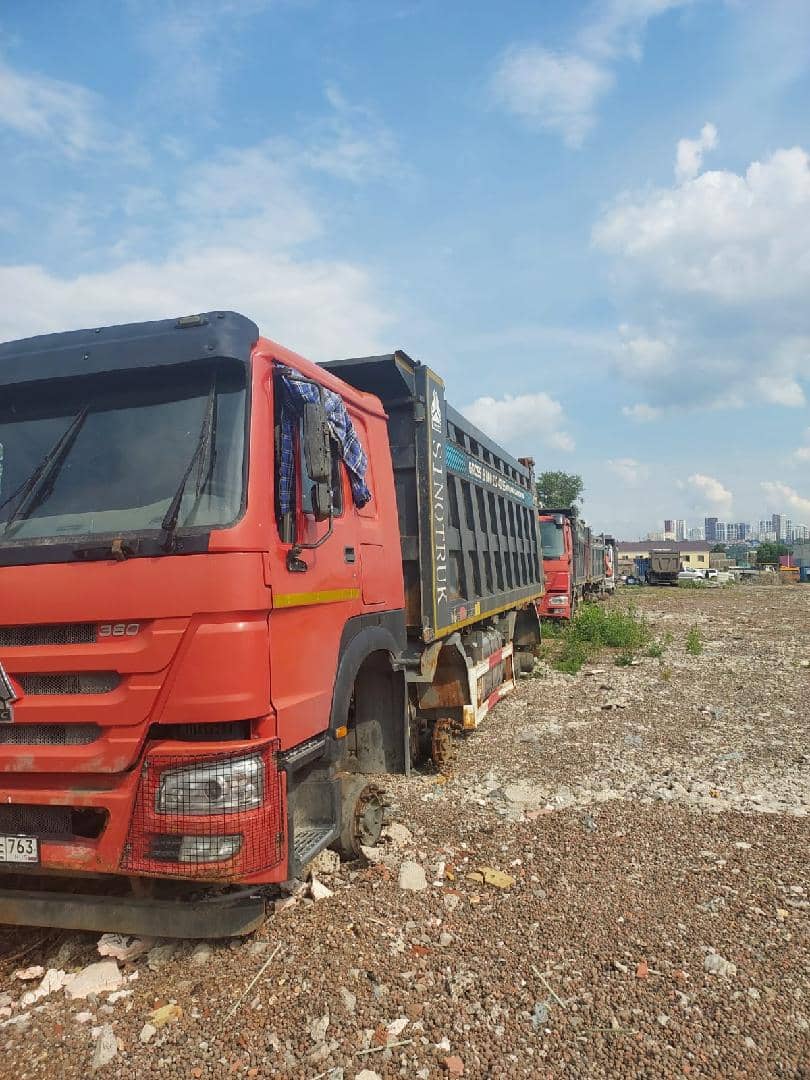 HOWO ZZ3407S3867E 8x4,  130 000 км, 2022 года