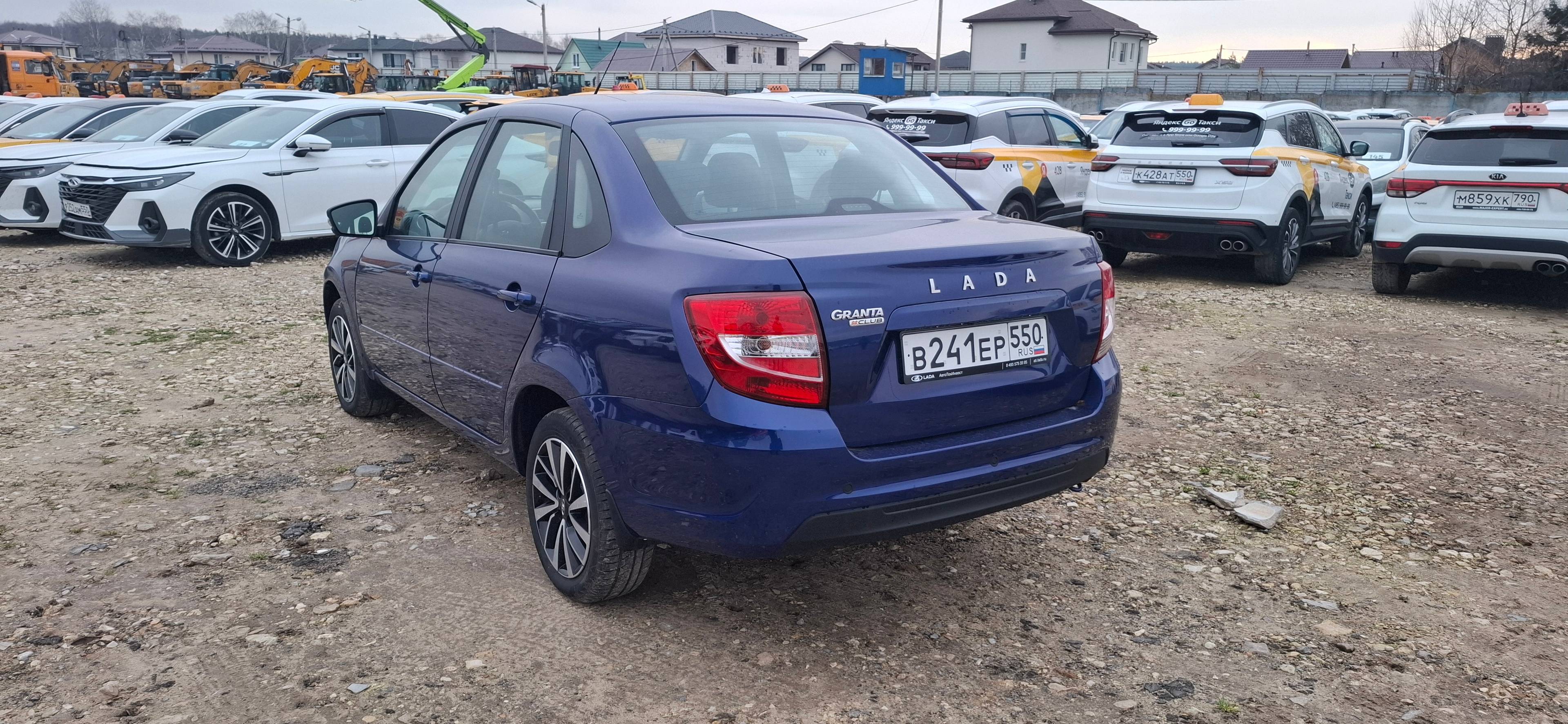 Lada Granta седан,  11 184 км, 2024 года в лизинг