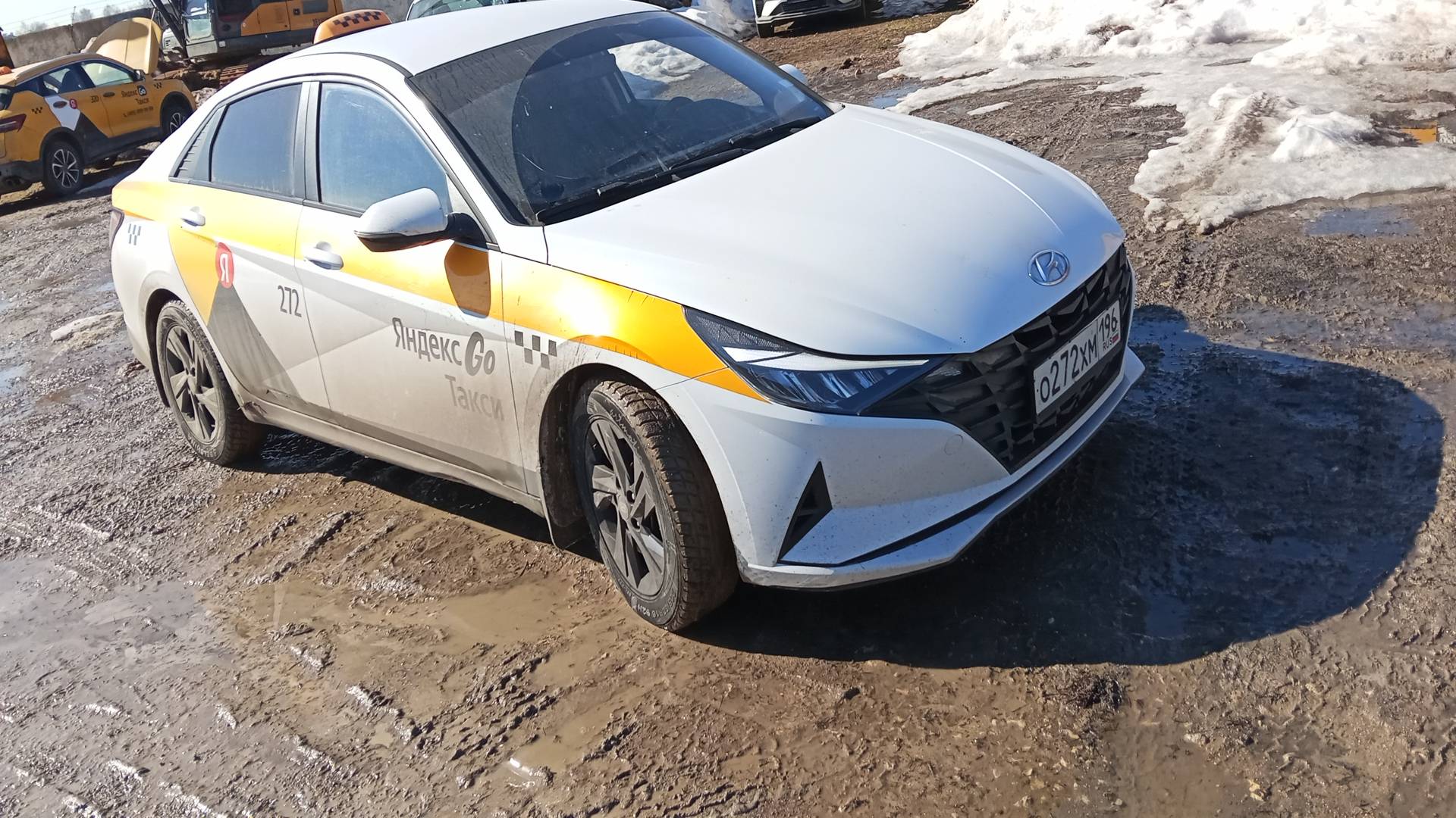 Hyundai Elantra,  122 365 км, 2023 года в лизинг