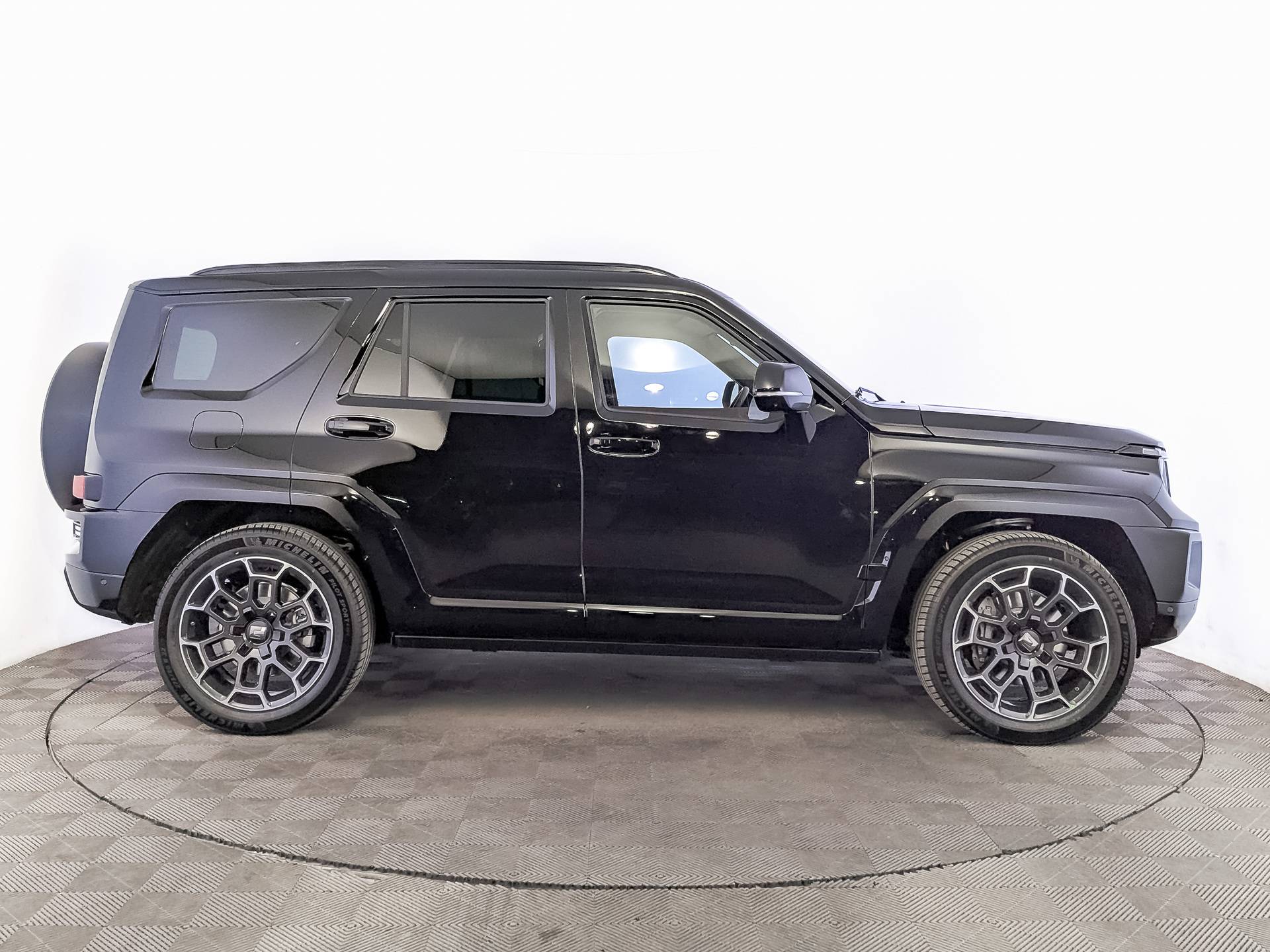 Tank 700 Техно Премиум 3.0 гибрид АТ полный привод