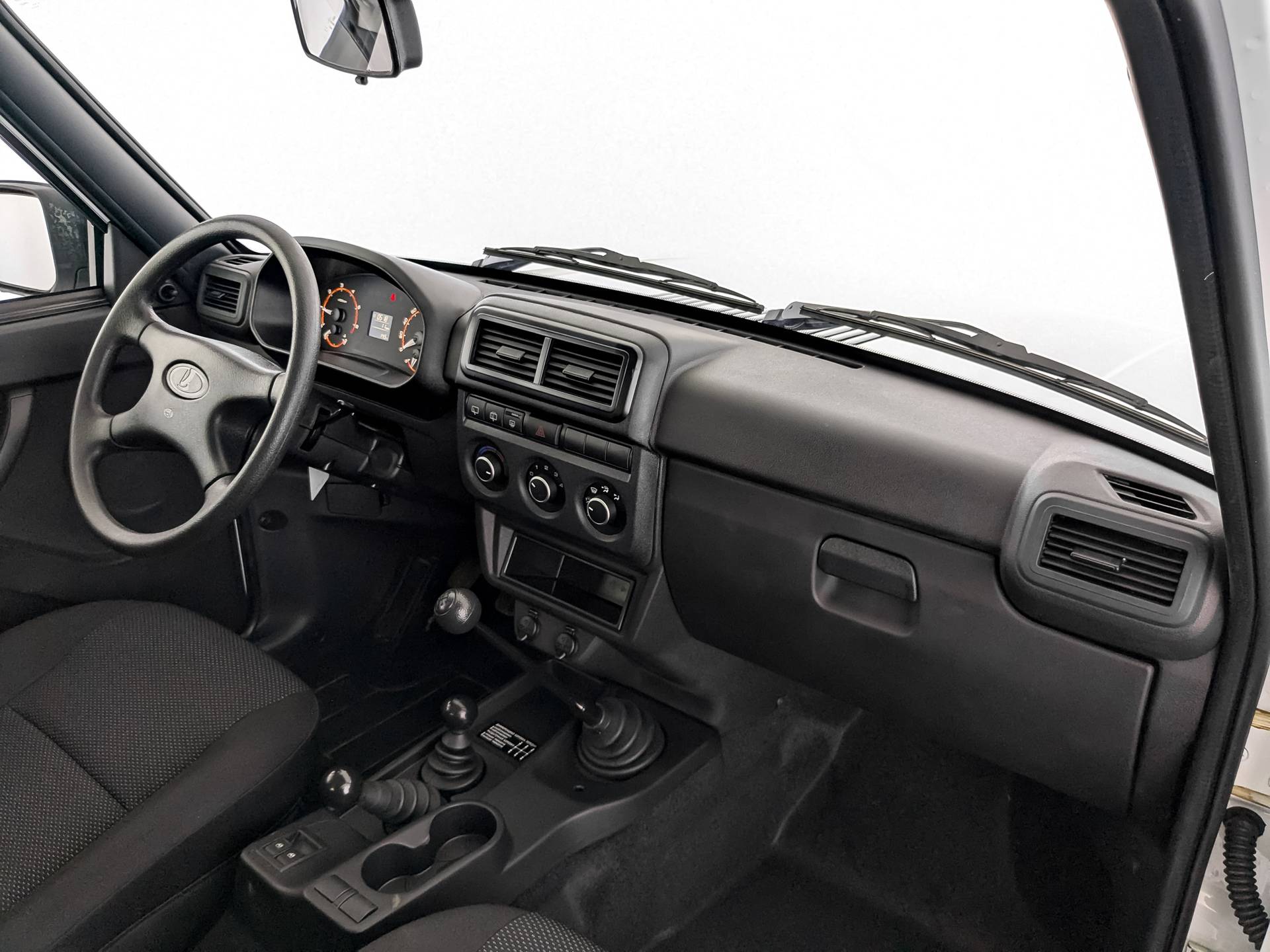 Lada Niva Legend 3 дв Classic 24 1.7 5MT