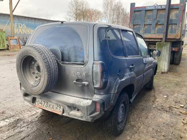 Lada Niva Travel
