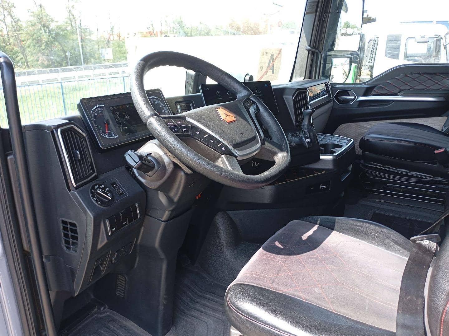 Sitrak С7Н MAX 6×4 ZZ4256V364HE,  187 718 км, 2023 года в лизинг