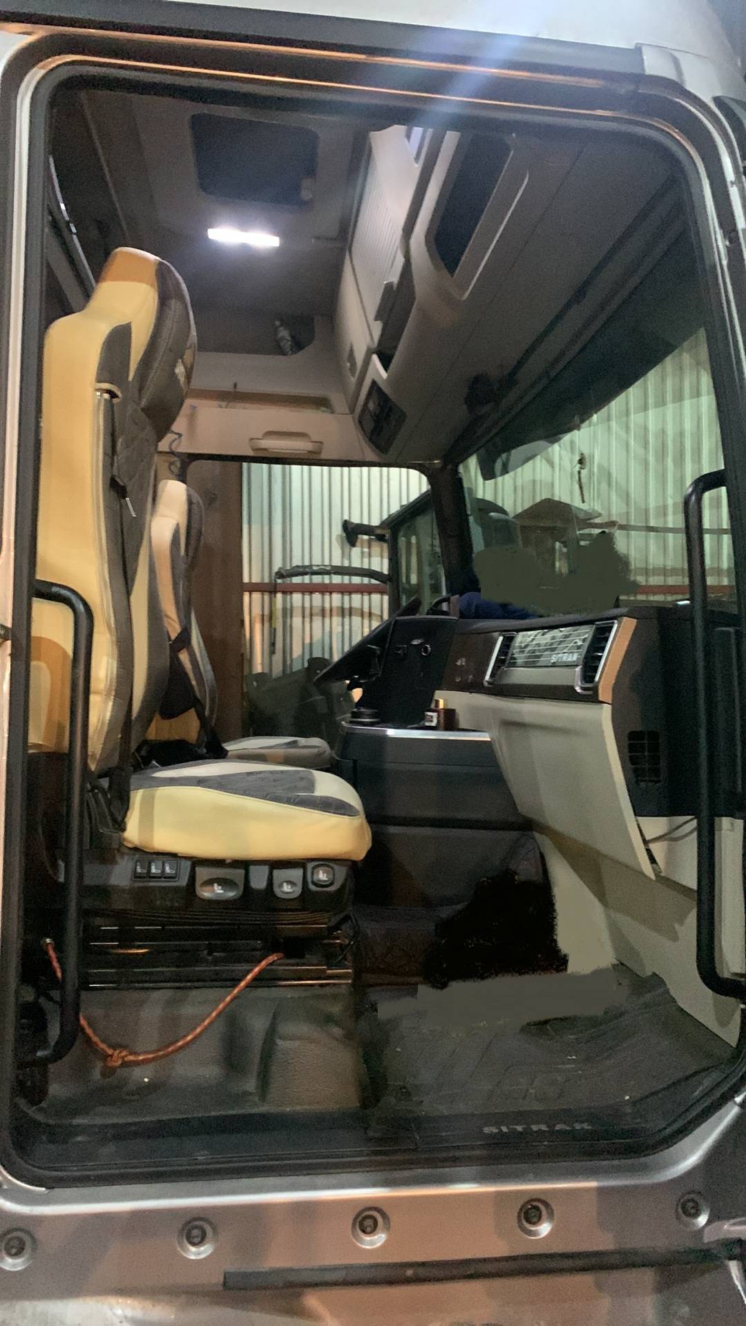 Sitrak C7H 4x2 ZZ4186V361HE,  496 525 км, 2022 года в лизинг