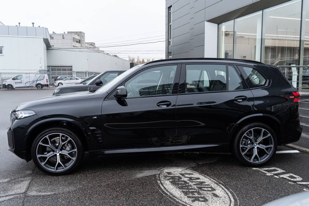 BMW X5 xDrive30Li AT Premium M Sport