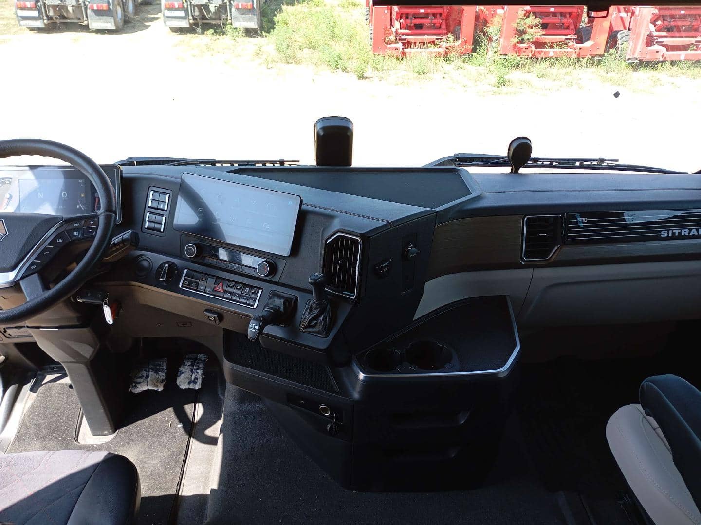 Sitrak С7Н MAX 6×4 ZZ4256V364HE,  184 967 км, 2023 года в лизинг