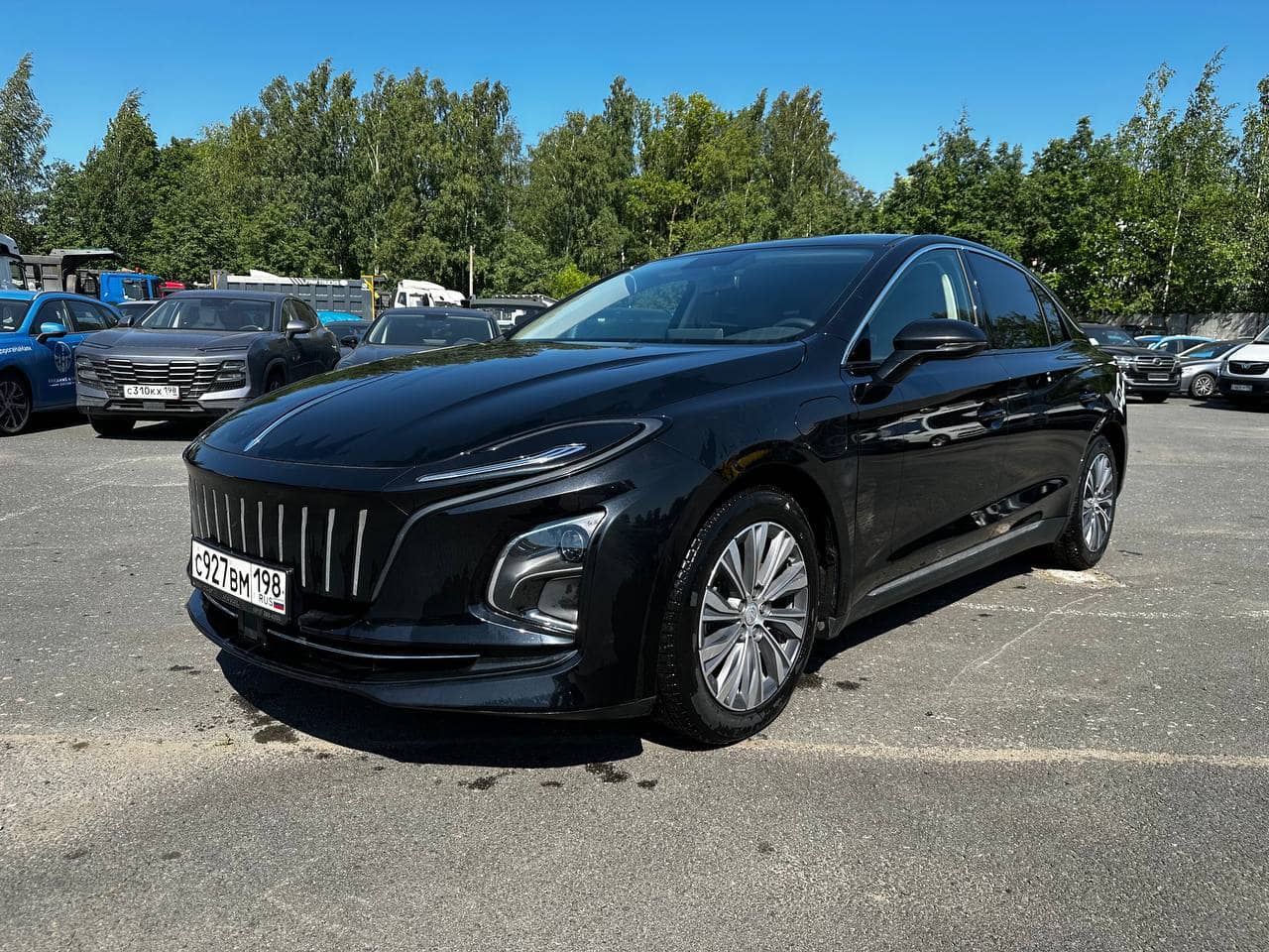 Hongqi E-QM5