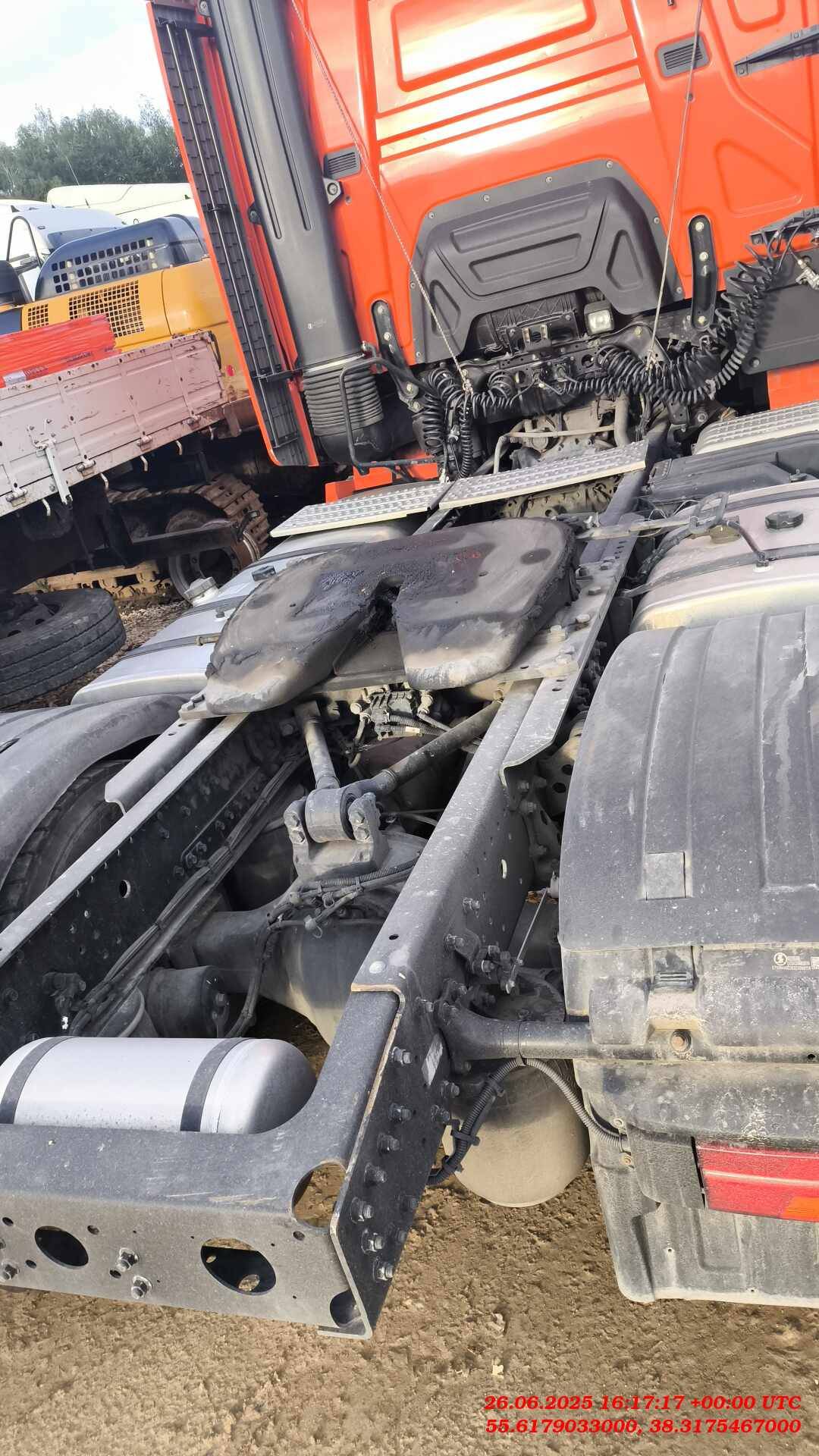Shacman SX4188YY381,  320 916 км, 2023 года в лизинг