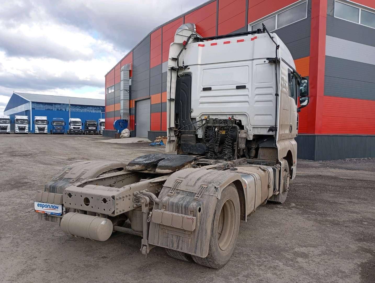 Sitrak C7H 4x2 ZZ4186V361HE,  304 216 км, 2022 года в лизинг