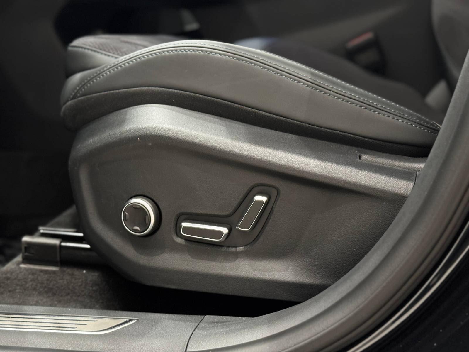 Geely Monjaro Флагшип 2.0Т 238 л.с. АТ полный привод (Flagship)