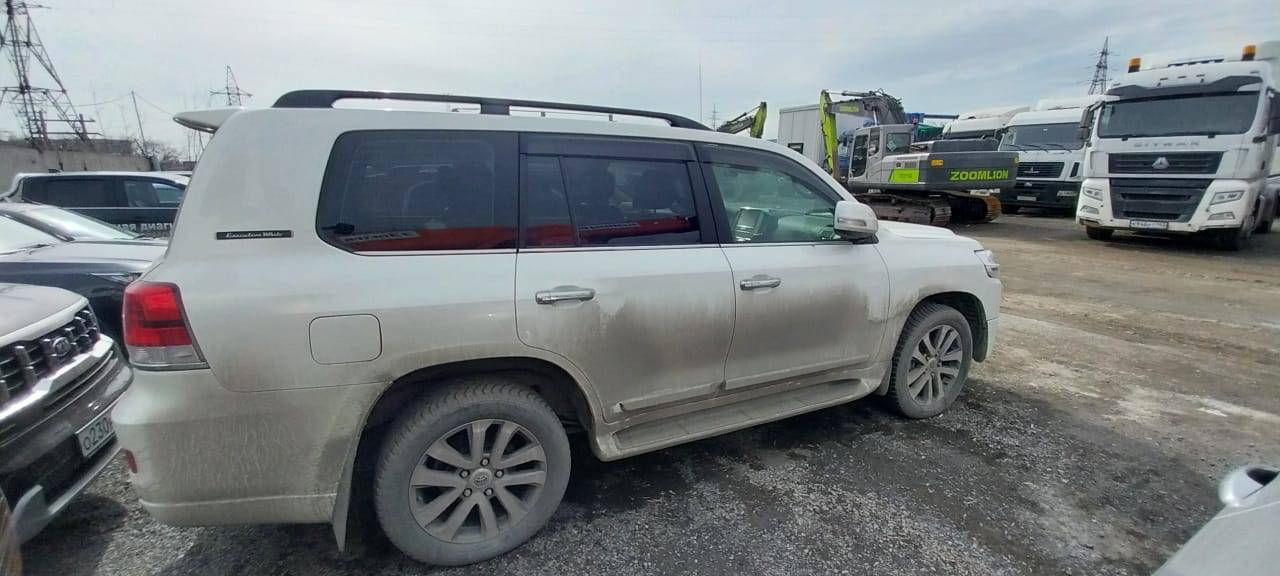 Toyota Land Cruiser 200,  217 893 км, 2016 года в лизинг